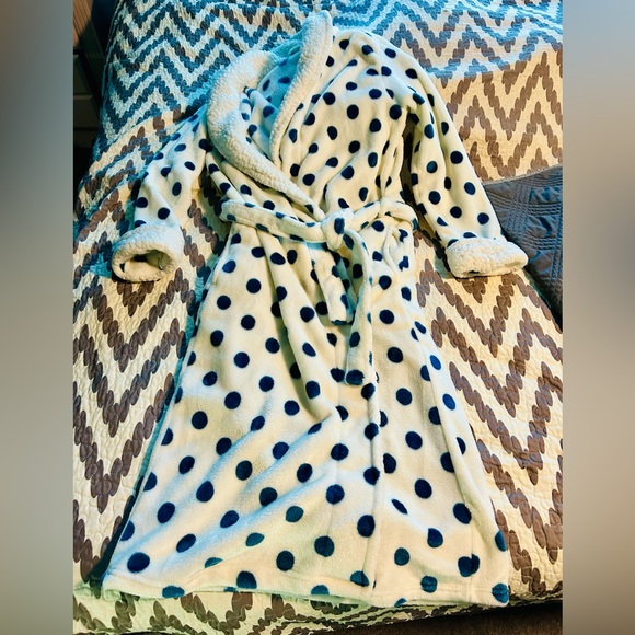 Polka Dot Plush Robe - Picture 4 of 4